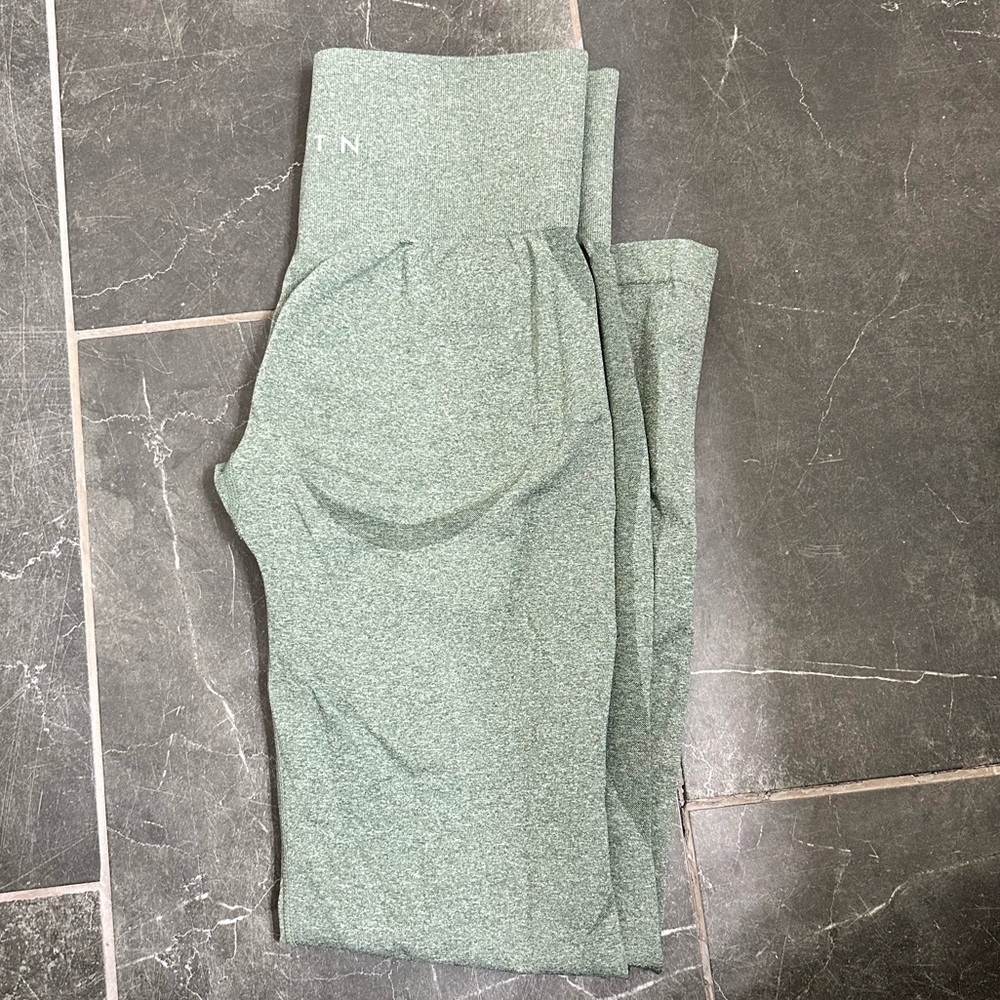 NVGTN Contoured Seamless Leggings Size Large